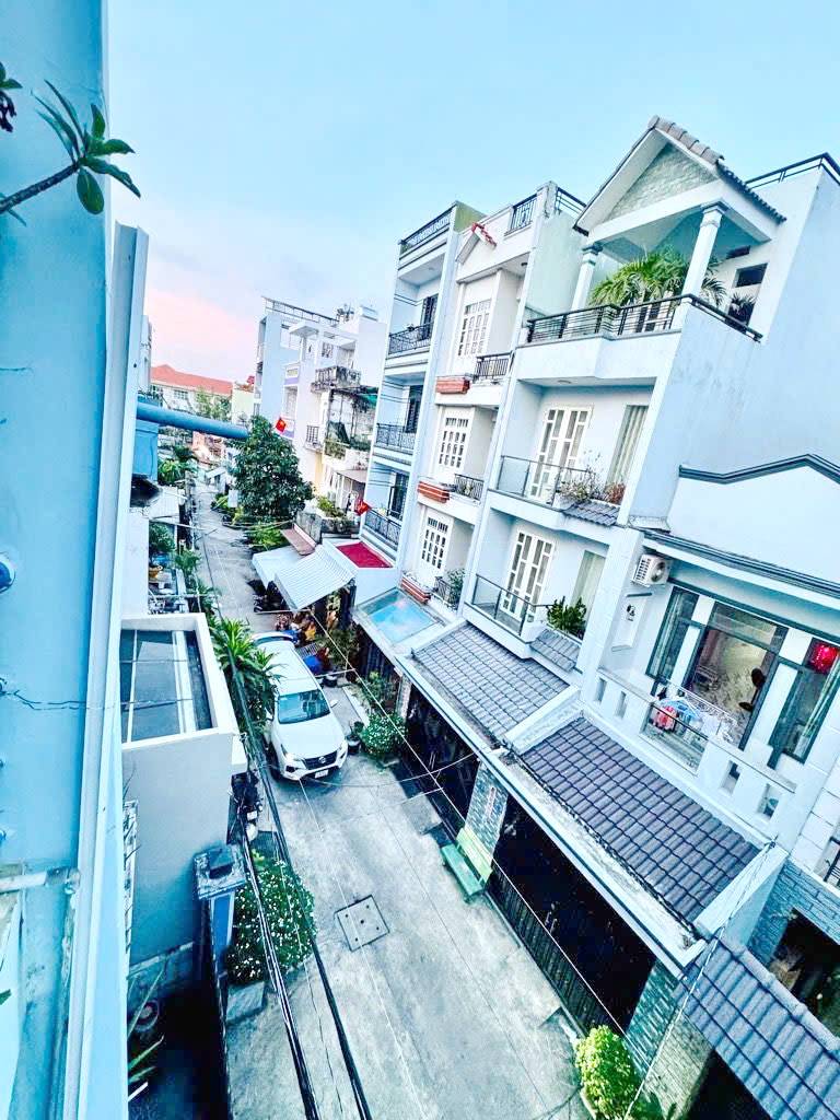 Bán nhà 4 tầng hẻm xe hơi gần MT đường NB Bông Sao P.5 Quận 8